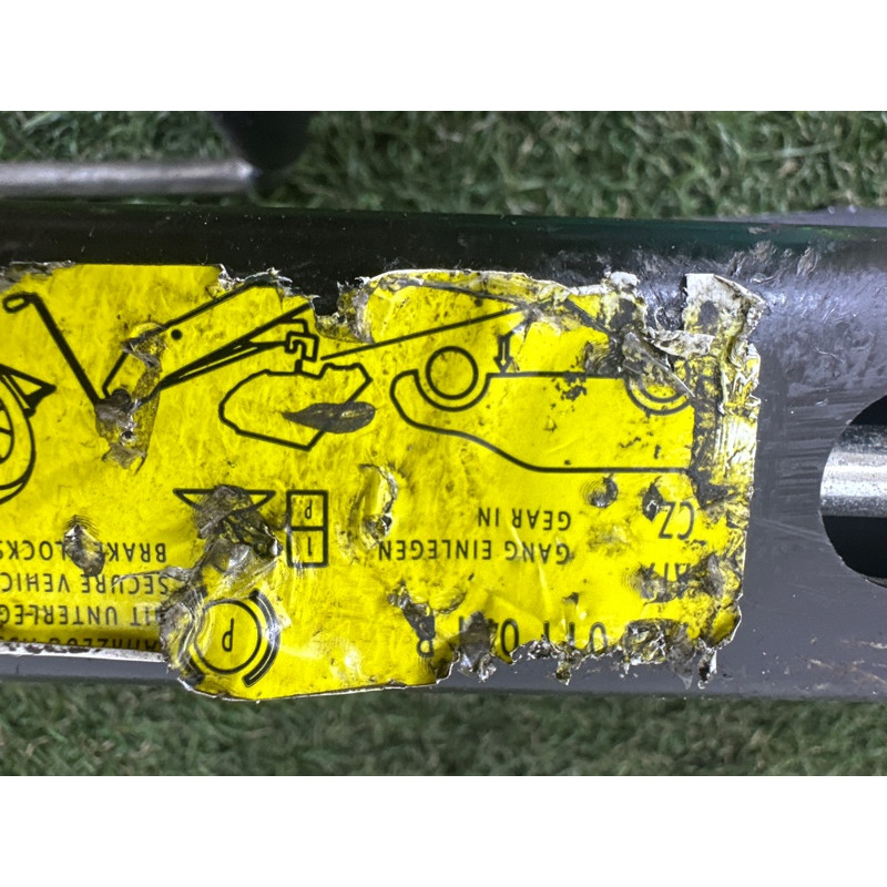 Домкрат (аксессуары) Volkswagen Touareg NF 2012 3.6 CGRA 7P0011031B