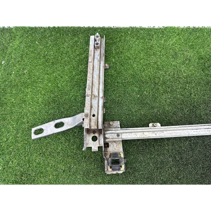 Кронштейн радиатора (кузов и элементы) BMW X1 F48 2016 2.0 B46B20 51117301605