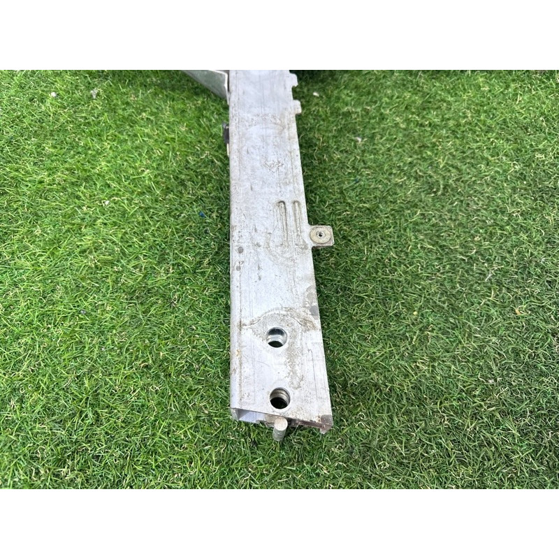 Кронштейн радиатора (кузов и элементы) BMW X1 F48 2016 2.0 B46B20 51117301605