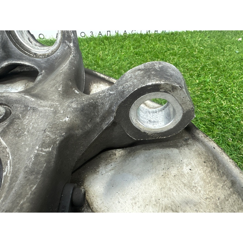 Поворотный кулак (подвеска) AUDI Q5 8R 2012 2.0 CAEB 8K0407254AB