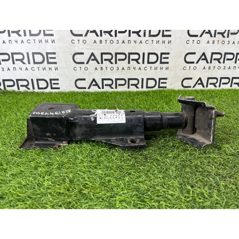 Кронштейн усилителя бампера (стекла и зеркала) BMW 5-series E34 51111944303