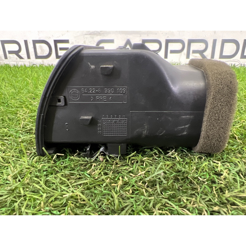 Дефлектор воздуховода (салон) BMW 7-series E38 64228391587