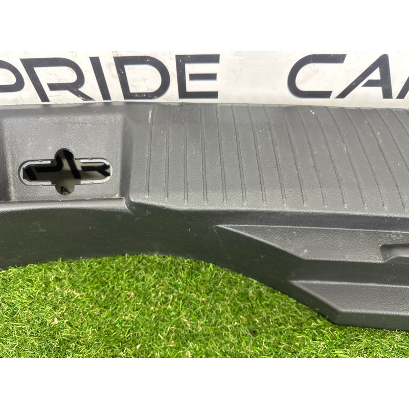 Накладка замка крышки багажника (салон) Nissan Rogue T33 2021 2.5 PR25DD 849926RR0A