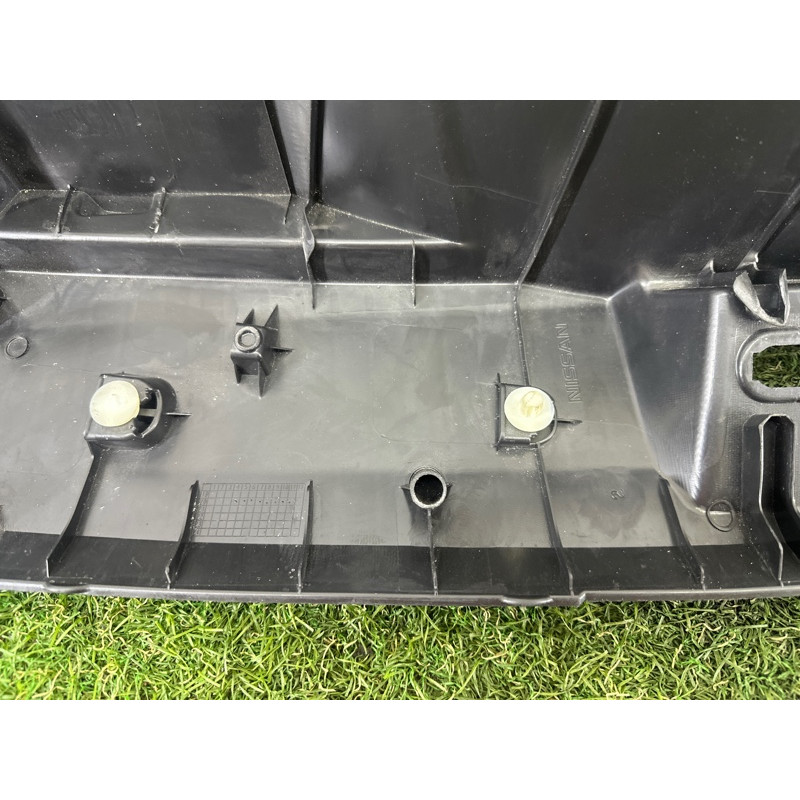 Накладка замка крышки багажника (салон) Nissan Rogue T33 2021 2.5 PR25DD 849926RR0A