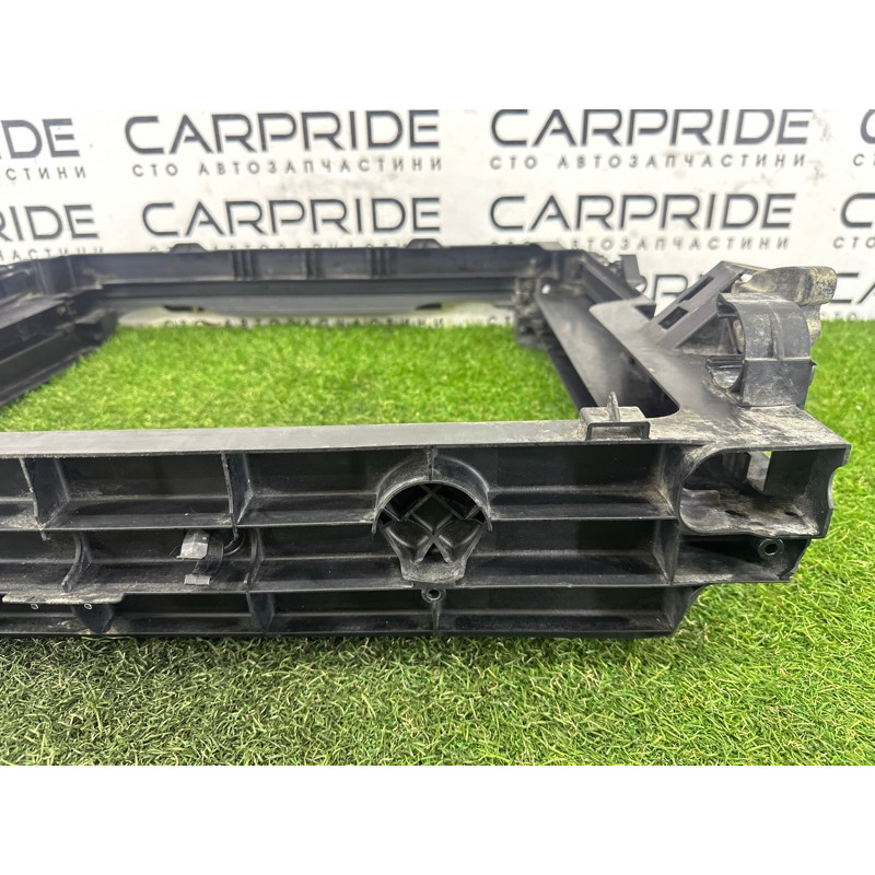 Рамка радіатора (кузов і елементи) BMW X5 E70 2013-2015 3.0 17117631474
