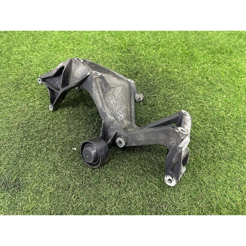 Кронштейн генератора (кронштейны двигателя) Volkswagen Touareg NF 2012 3.6 CGRA 03H260087E