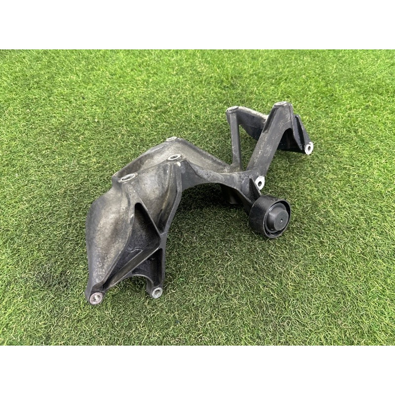 Кронштейн генератора (кронштейны двигателя) Volkswagen Touareg NF 2012 3.6 CGRA 03H260087E