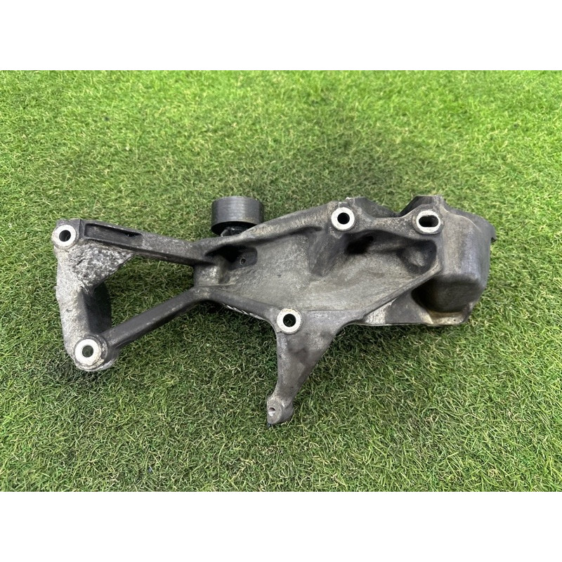 Кронштейн генератора (кронштейны двигателя) Volkswagen Touareg NF 2012 3.6 CGRA 03H260087E