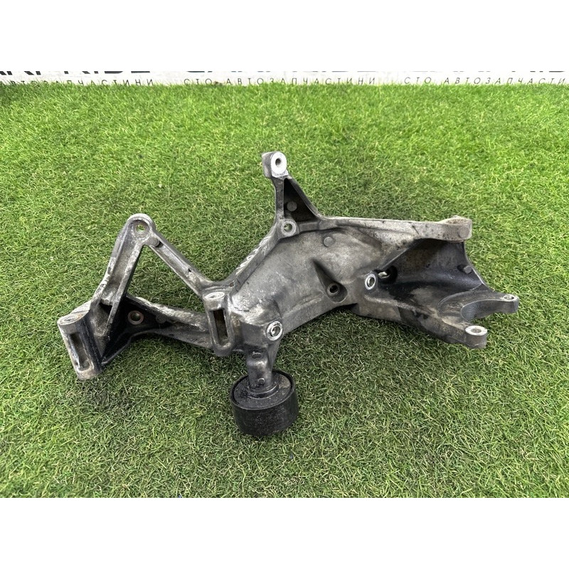 Кронштейн генератора (кронштейны двигателя) Volkswagen Touareg NF 2012 3.6 CGRA 03H260087E