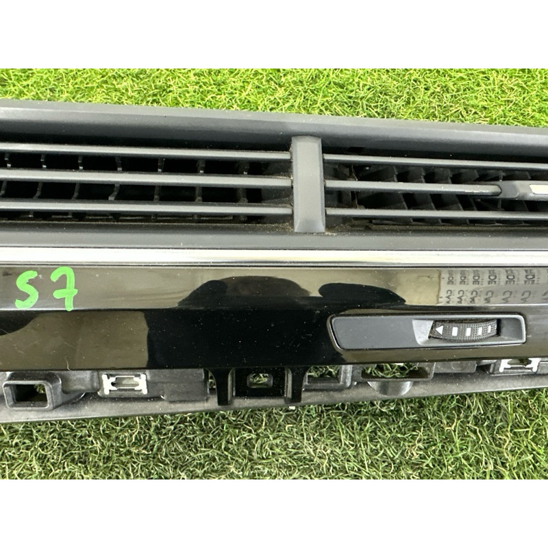 Центральний дефлектор салону (салон) AUDI Q7 4M 2017 3.0 CREC 4M1820902N6PS