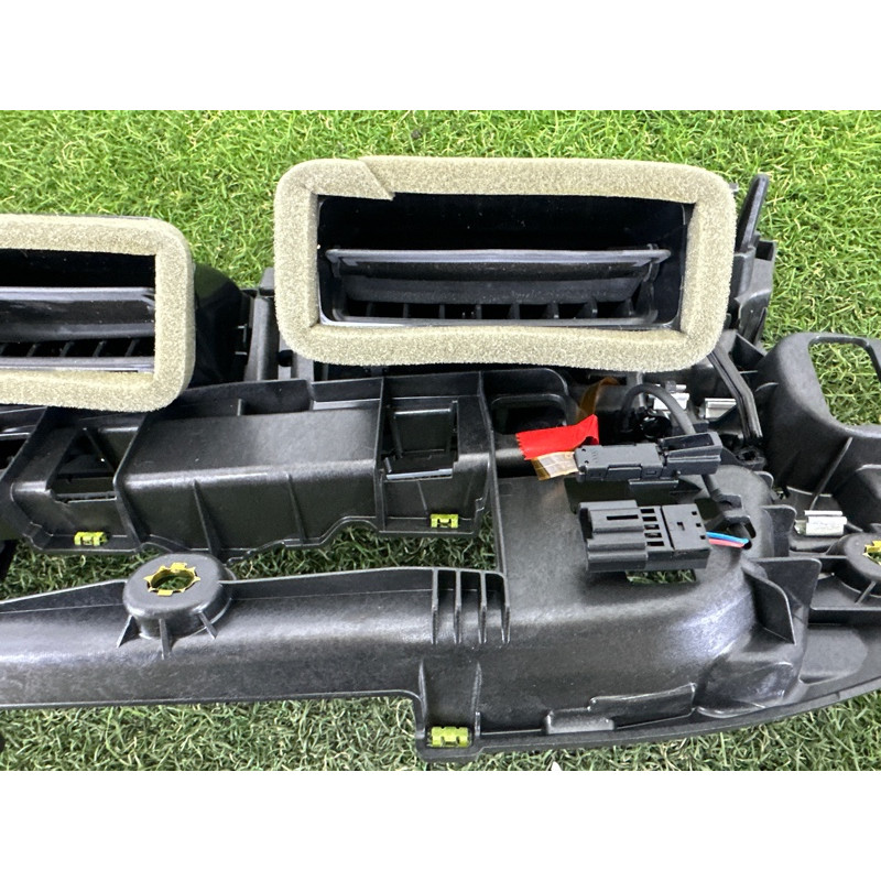 Центральний дефлектор салону (салон) AUDI Q7 4M 2017 3.0 CREC 4M1820902N6PS