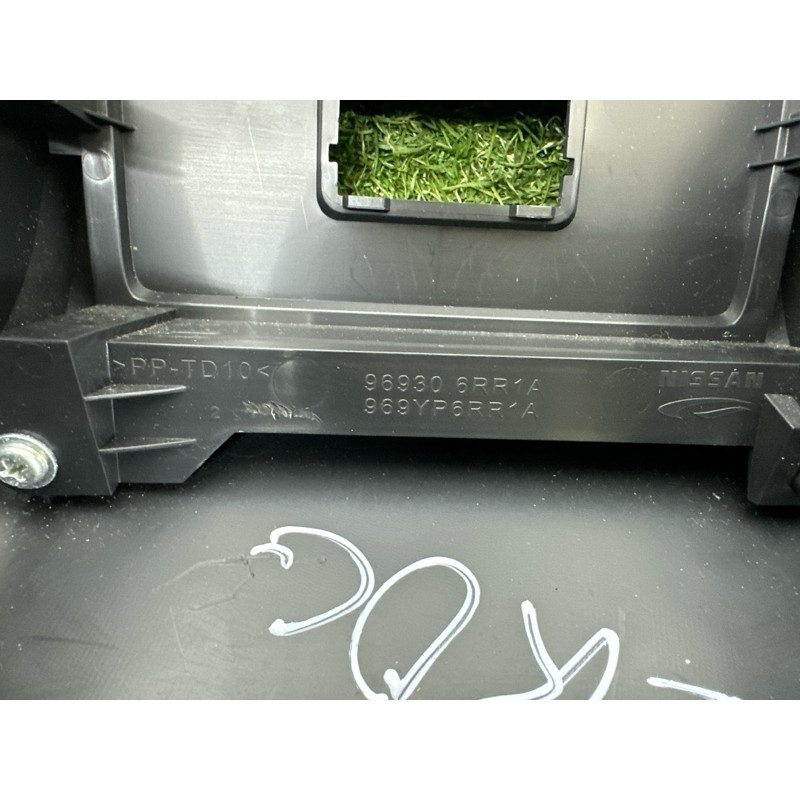 Накладка центральной консоли (салон) Nissan Rogue T33 2021 2.5 PR25DD 969306RR1A