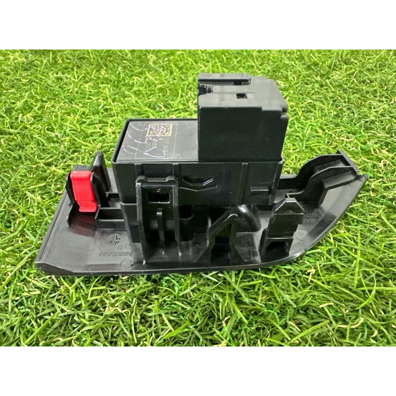Кнопка стеклоподъемника (электрика / кнопки) Nissan Rogue T33 2021 2.5 PR25DD 254116XJ0B