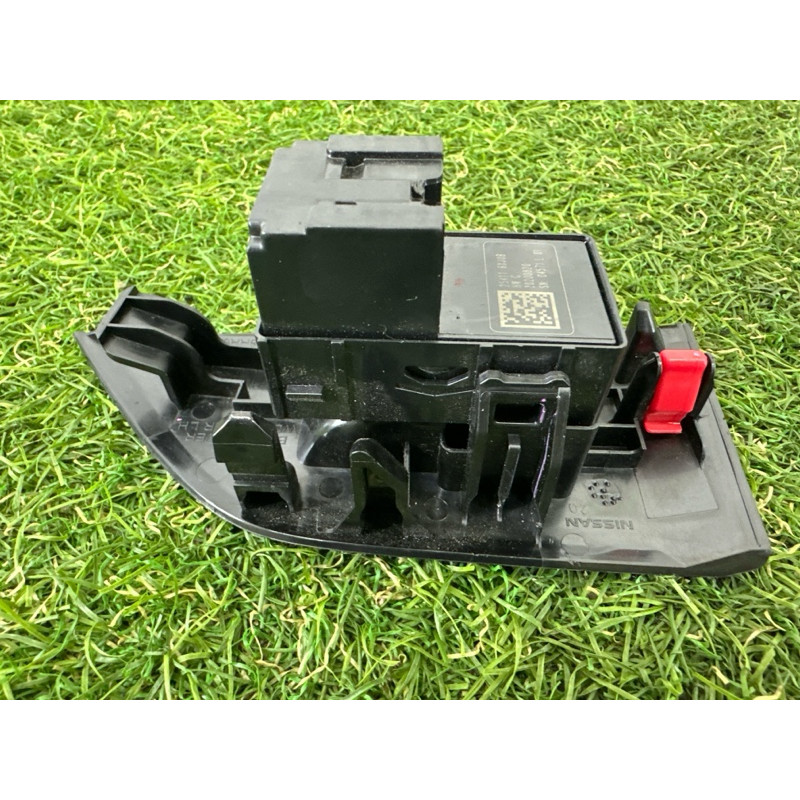 Кнопка стеклоподъемника (электрика / кнопки) Nissan Rogue T33 2021 2.5 PR25DD 254116XJ0B