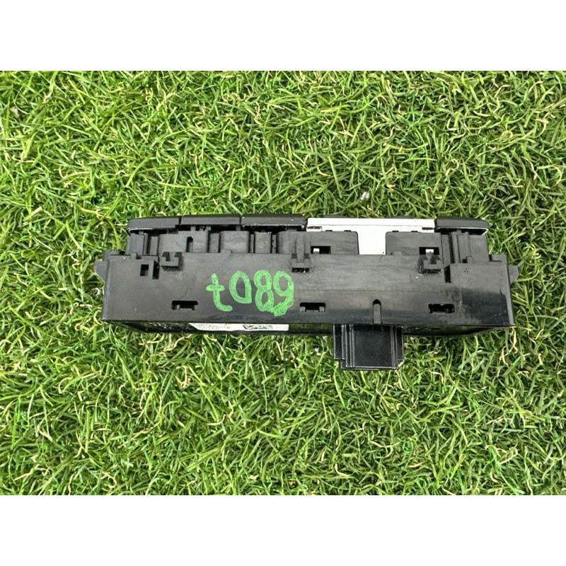 Блок кнопок (электрика / кнопки) BMW X1 F48 2016 2.0 B46B20 61319374834