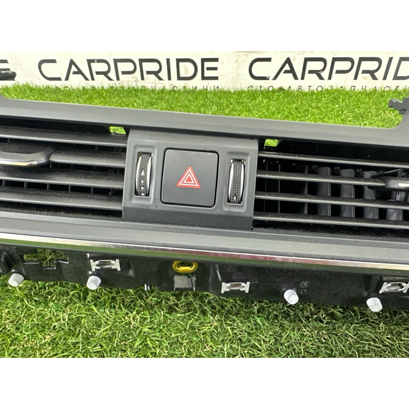 Центральный дефлектор салона (салон) AUDI SQ5 FY 2018 3.0 CWGD 80B820902N6PS