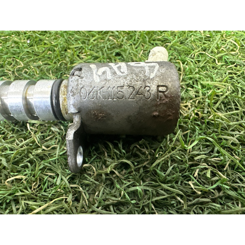 Клапан фазорегулятора (электрика двигателя) AUDI A4 B9 2017 2.0 DBPA 06K115243L