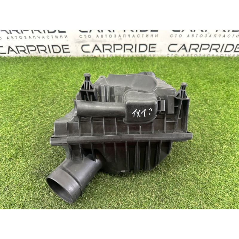 Корпус воздушного фильтра (впускная система) BMW X1 F48 2016 2.0 B46B20 13717639749