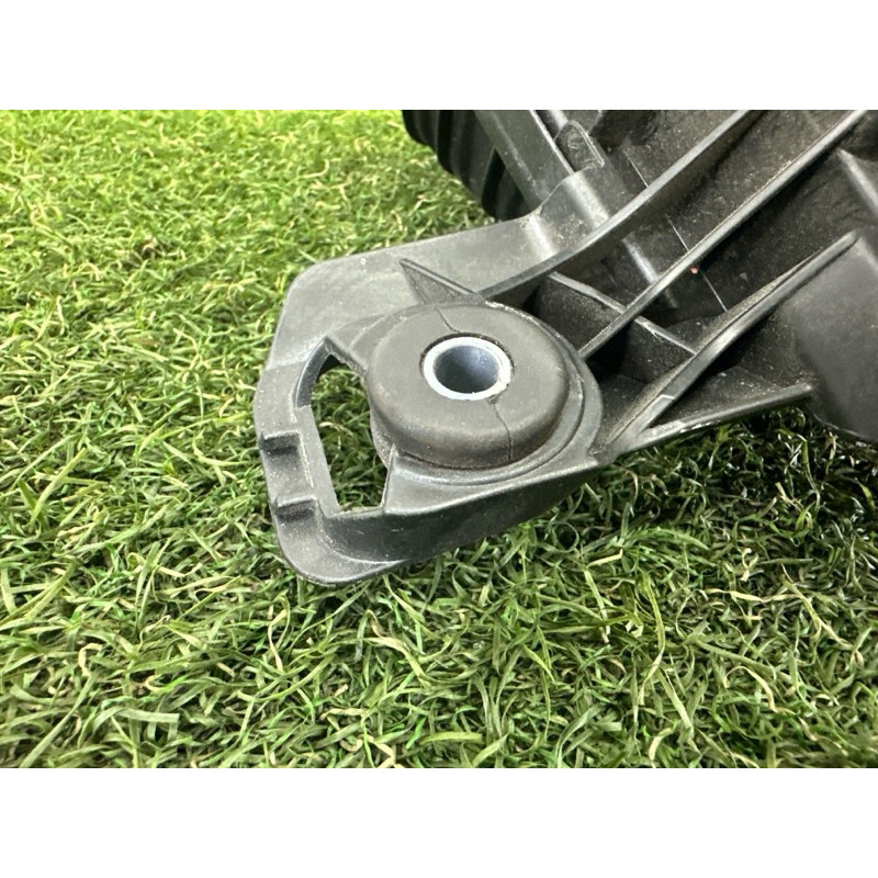 Корпус воздушного фильтра (впускная система) BMW X1 F48 2016 2.0 B46B20 13717639749