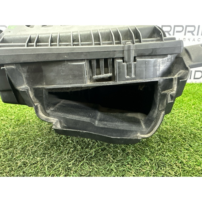 Корпус воздушного фильтра (впускная система) BMW X1 F48 2016 2.0 B46B20 13717639749