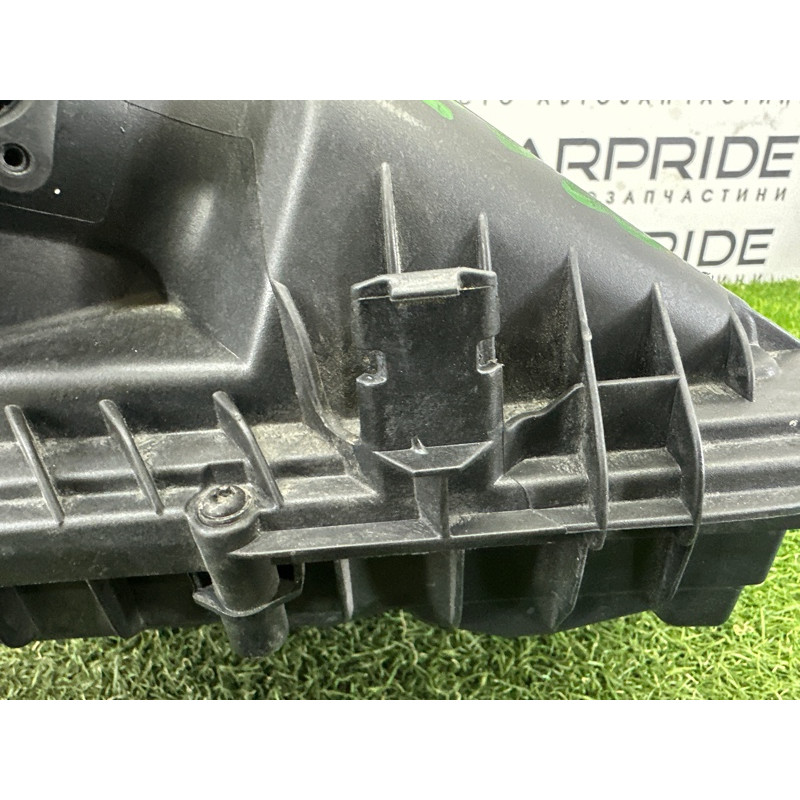 Корпус воздушного фильтра (впускная система) BMW X1 F48 2016 2.0 B46B20 13717639749