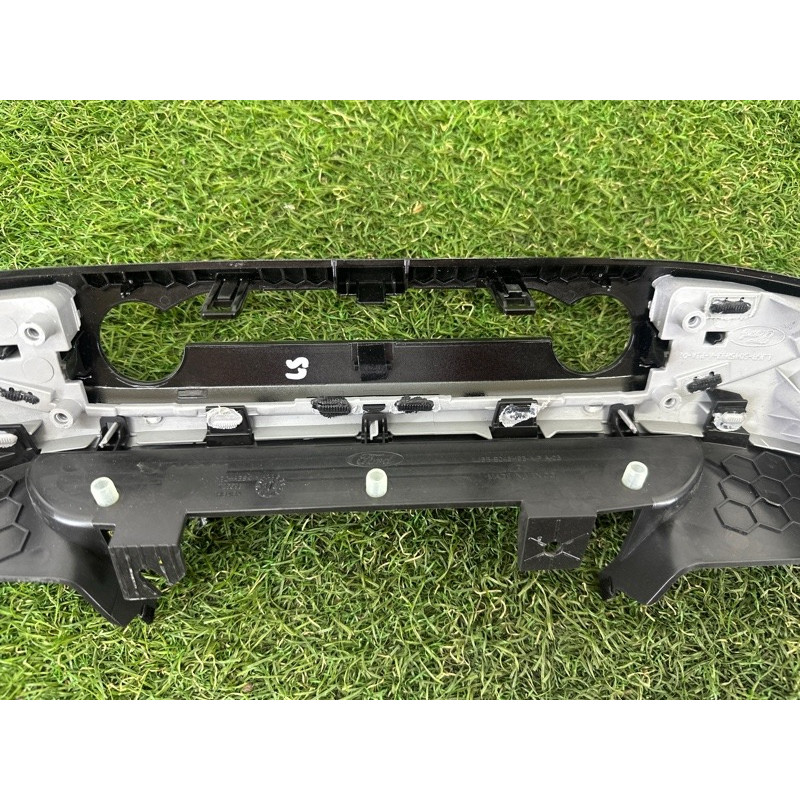 Декоративна накладка торпеди (салон) FORD ESCAPE MK4 2020 1.5 LJ6Z7813562CB