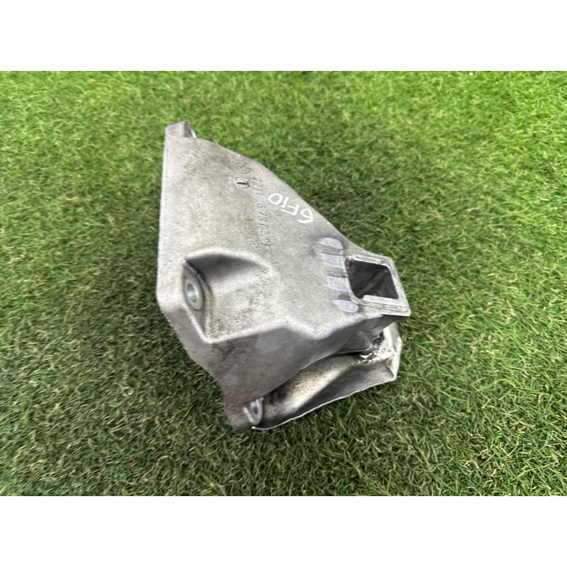 Кріплення подушки двигуна (кронштейни двигуна) BMW 5-series F10 2015 2.0 N20 22116781236