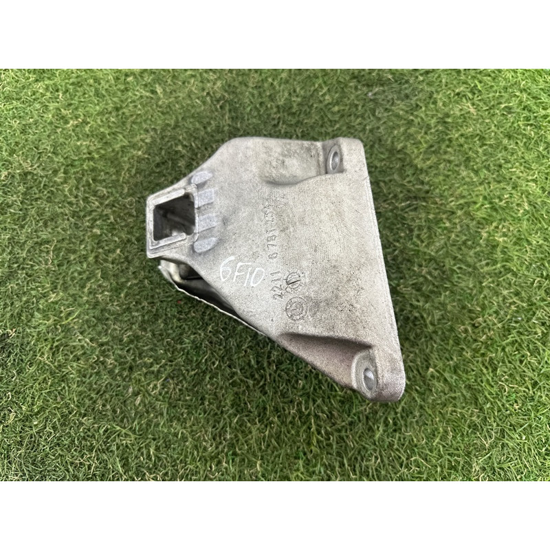 Кріплення подушки двигуна (кронштейни двигуна) BMW 5-series F10 2015 2.0 N20 22116781236