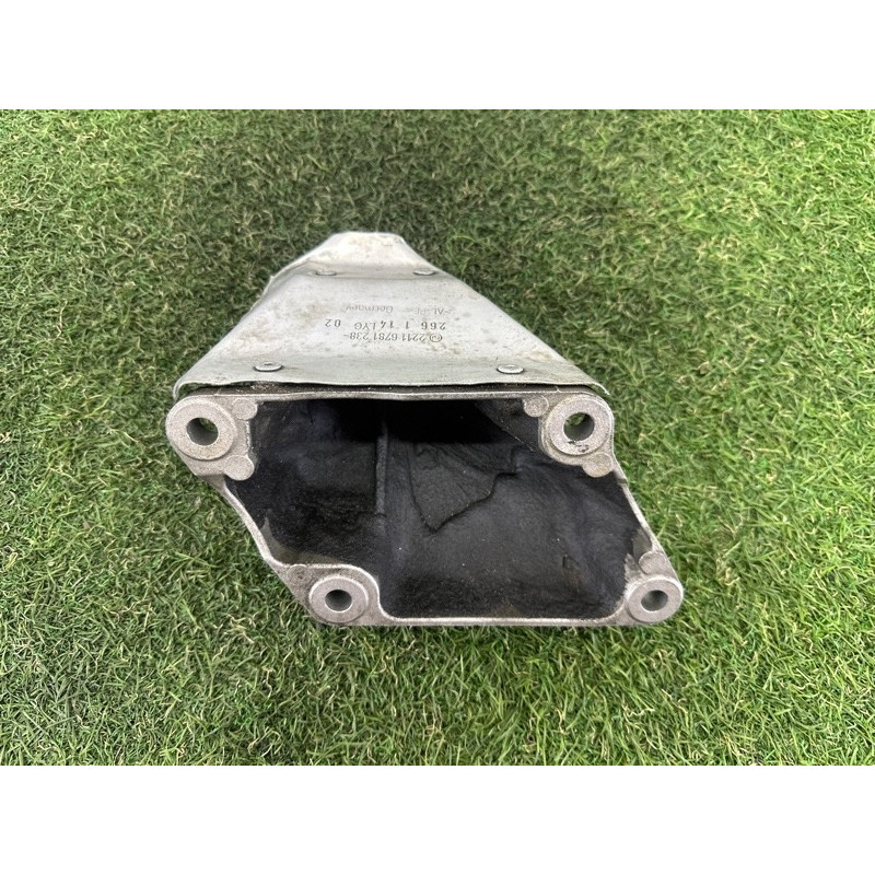 Кріплення подушки двигуна (кронштейни двигуна) BMW 5-series F10 2015 2.0 N20 22116781236