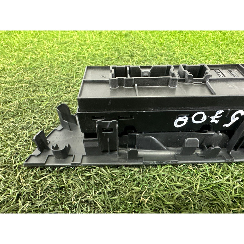 Блок кнопок стеклоподъемников (электрика / кнопки) Nissan Rogue T32 2016 2.5 QR25DE 254014BA5A