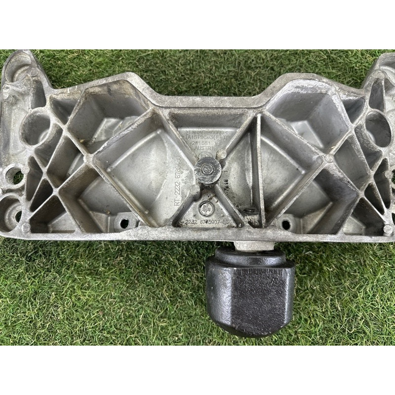 Траверса (трансмиссия) BMW 7-series F01 2011 3.0 N54 22326775907