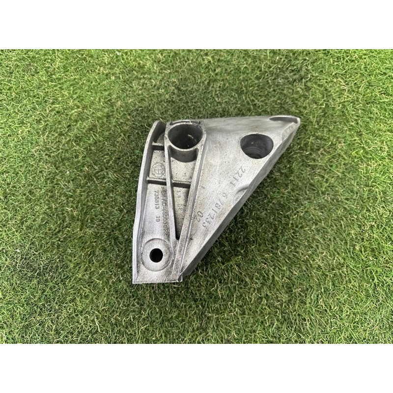 Кріплення подушки двигуна (кронштейни двигуна) BMW 5-series F10 2015 2.0 N20 22116781233