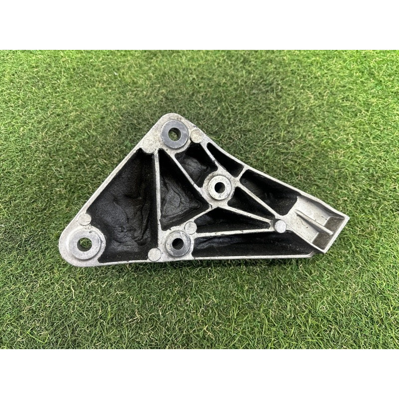 Кріплення подушки двигуна (кронштейни двигуна) BMW 5-series F10 2015 2.0 N20 22116781233