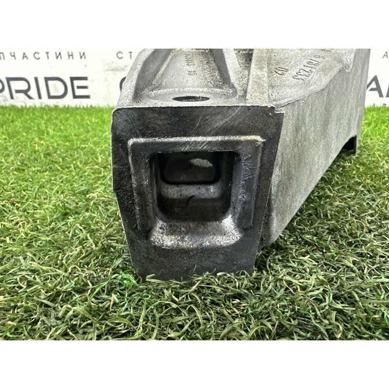 Кріплення подушки двигуна (кронштейни двигуна) BMW 5-series F10 2015 2.0 N20 22116781233