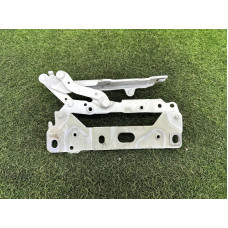 Петля капота