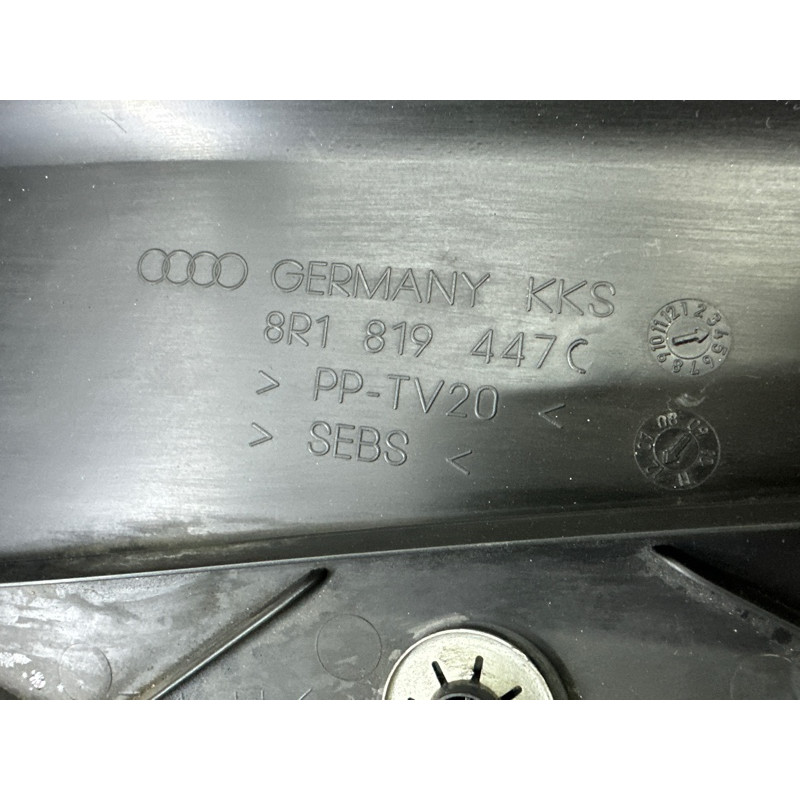 Жабо (кузов і елементи) AUDI Q5 8R 2012 2.0 CAEB 8R1819447C01C