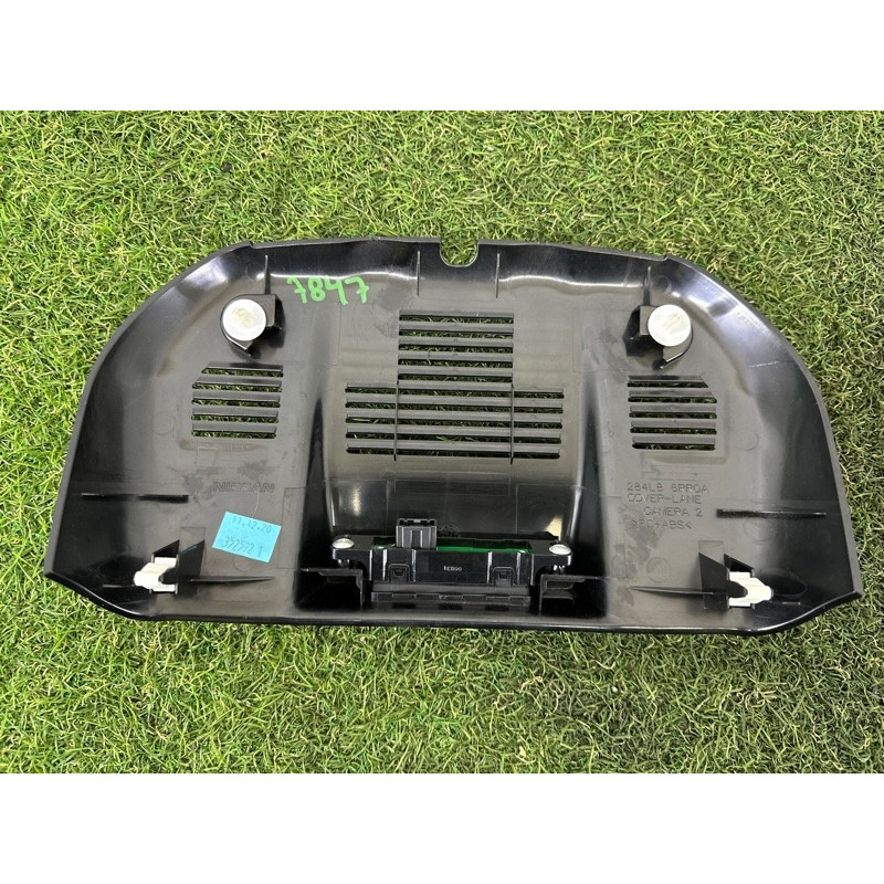 Накладка камеры (салон) Nissan Rogue T33 2021 2.5 PR25DD 284L86RR0A