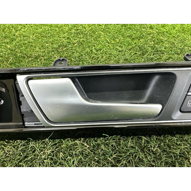 Ручка дверей внутрішня (салон) Volkswagen Touareg NF 2015 3.6 CGRA 7P6867469BLDOZ