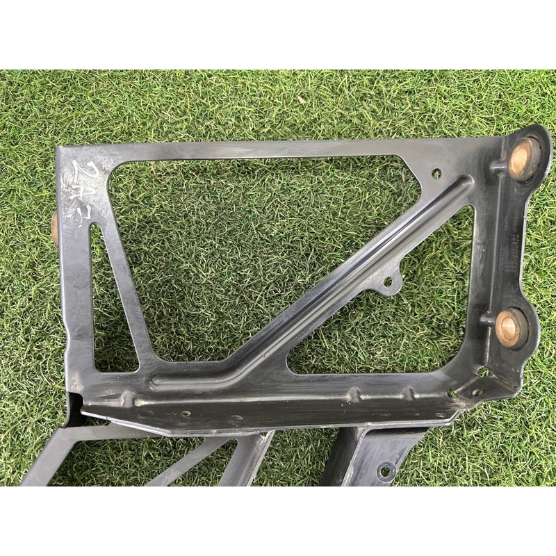 Кронштейн радиатора (кузов и элементы) AUDI A7 4G 2012 3.0 CGXB 4G8121261A