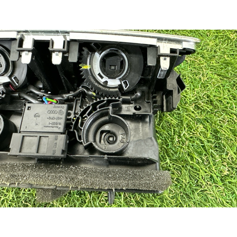 Дефлектор воздуховода (салон) AUDI A7 4G 2012 3.0 CGXB 4G0819203A6PS