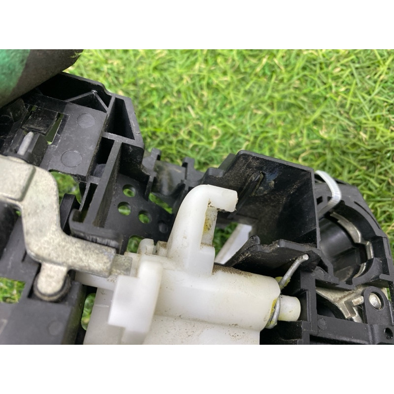 Кронштейн ручки двери (кузов и элементы) Renault Scenic III 2011 1.6 R9M 806060041R