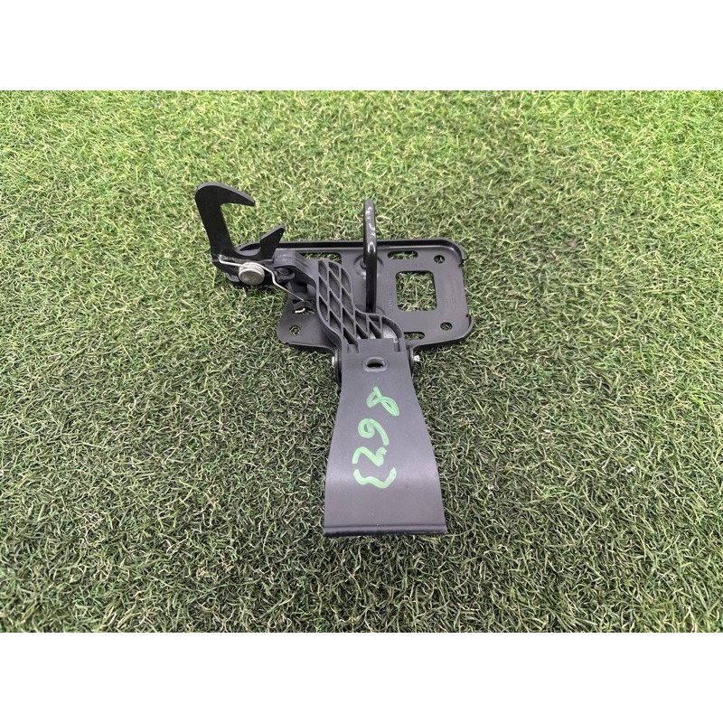 Замок капота (кузов и элементы) AUDI A4 B8 2012 2.0 CAEB 8T0823480