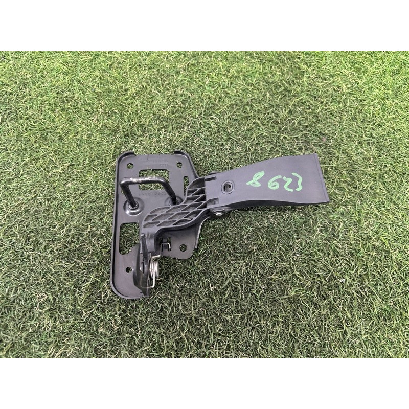 Замок капота (кузов и элементы) AUDI A4 B8 2012 2.0 CAEB 8T0823480