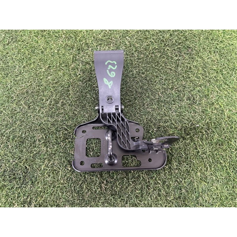 Замок капота (кузов и элементы) AUDI A4 B8 2012 2.0 CAEB 8T0823480