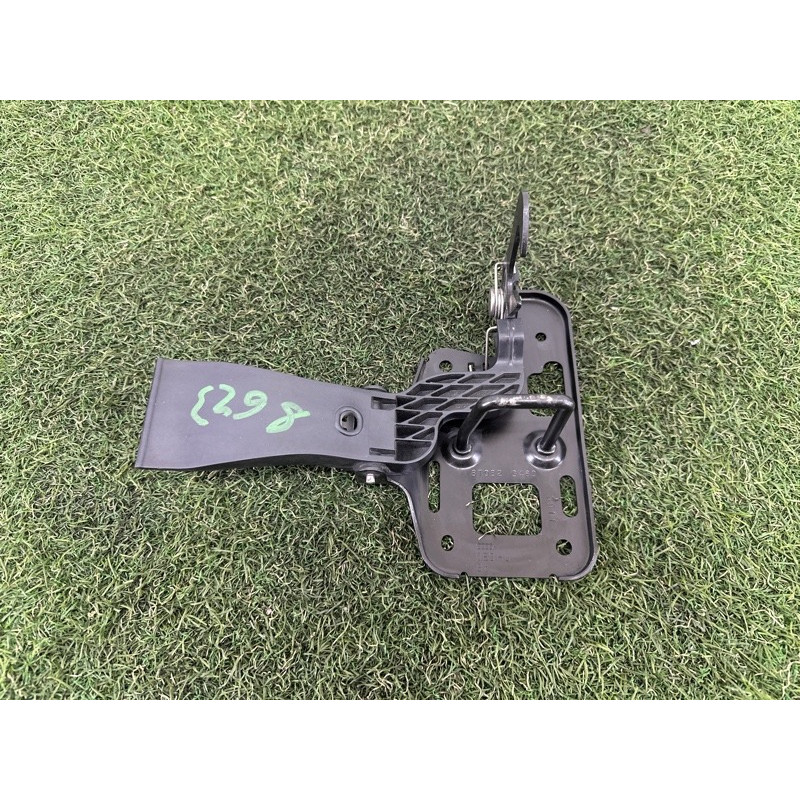 Замок капота (кузов и элементы) AUDI A4 B8 2012 2.0 CAEB 8T0823480