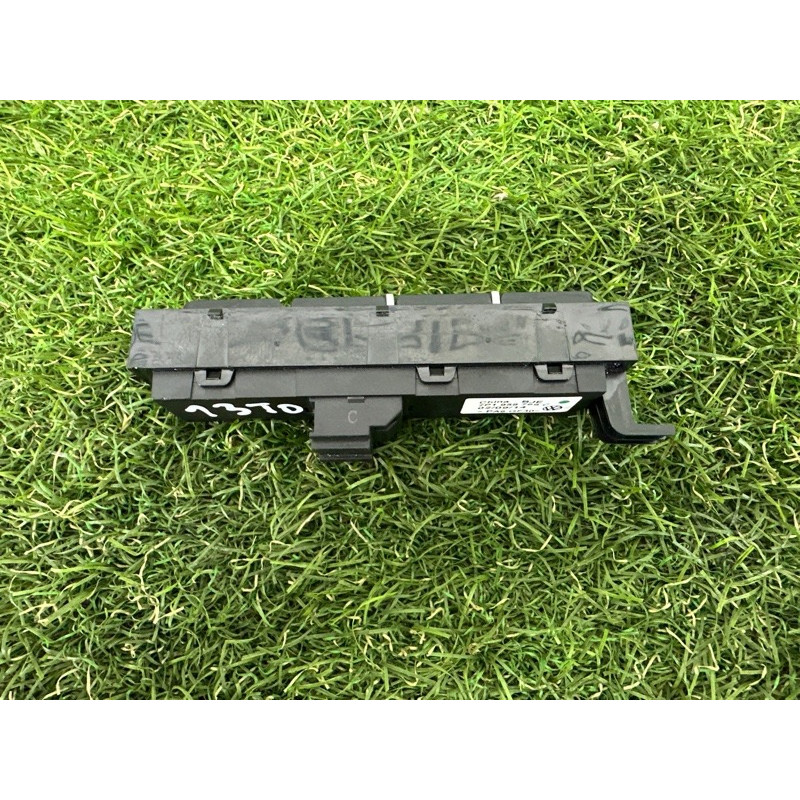 Кнопка пам'яті сидіння (електрика / кнопки) Volkswagen Touareg NF 2015 3.6 CGRA 7P1959769C