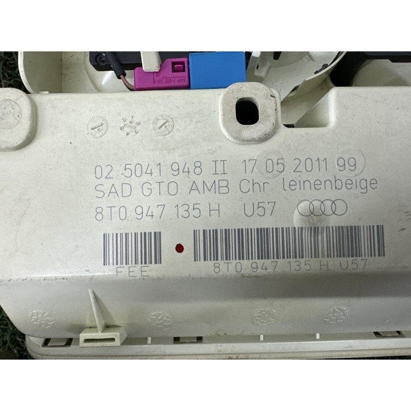 Плафон салона (салон) AUDI A4 B8 2012 2.0 CAEB 8T0947140U57