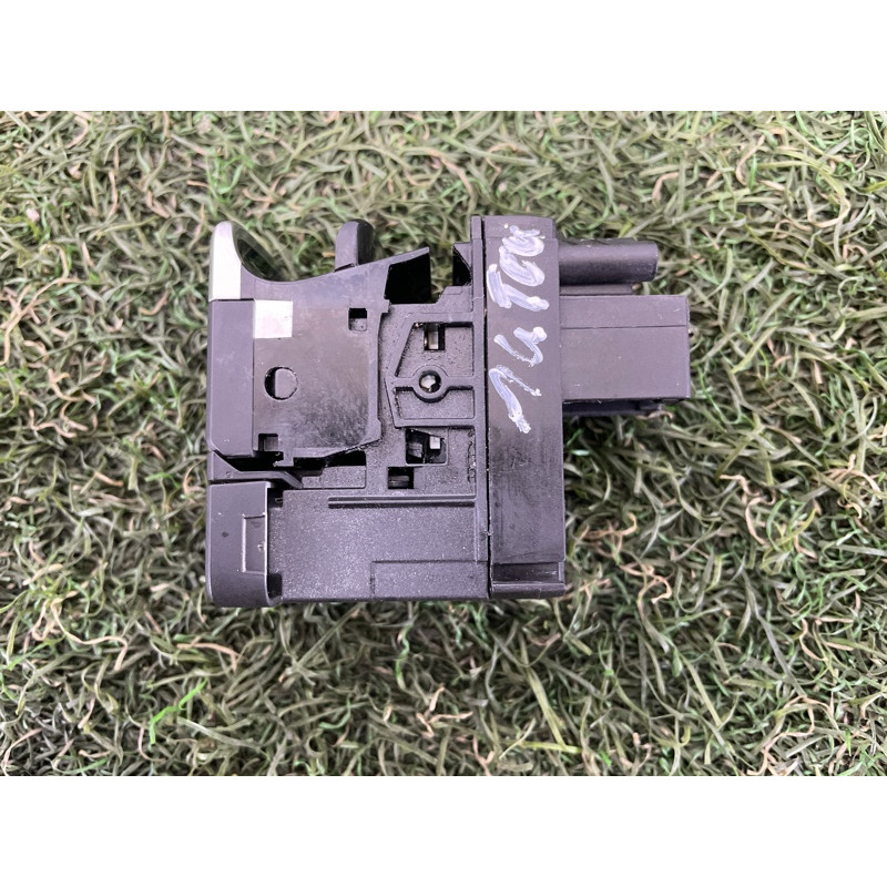 Кнопка стояночного тормоза (электрика / кнопки) Volkswagen Touareg NF 2015 3.6 CGRA 7P1927225CZJU