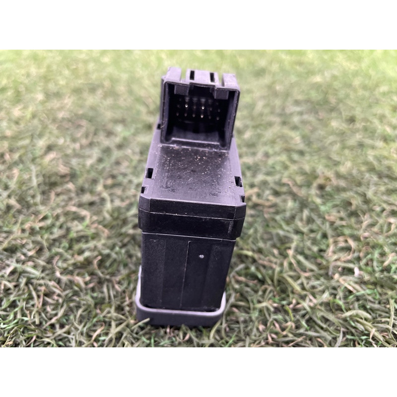 Кнопка стояночного тормоза (электрика / кнопки) Volkswagen Touareg NF 2015 3.6 CGRA 7P1927225CZJU