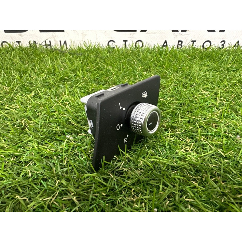Кнопка регулювання сидіння (електрика / кнопки) Volkswagen Touareg NF 2015 3.6 CGRA 7P1959565DICX